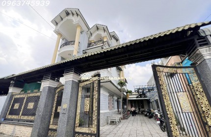 Biệt Thự Đã Hoàn Công 242m2, Ngang 12m, 3 Tầng, Dĩ An, Giá 8.2 Tỷ